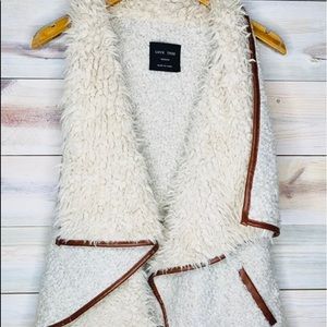 Love Tree Faux Fur Vest Wm Vest Sz. M